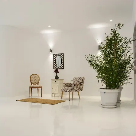 Cava Boutique Hotel *